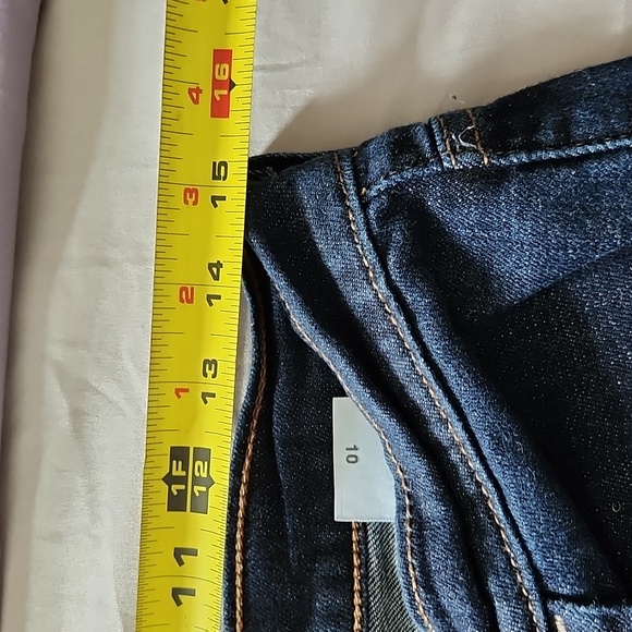 NWOT Women's Levi's 515 Bermuda Jean Shorts Size 10 - Picture 9 of 9